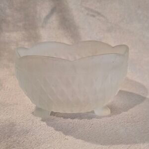 Frosted Glass Bowl Candy Dish Footed Pedestal Scalloped Edge Decor 5"‎